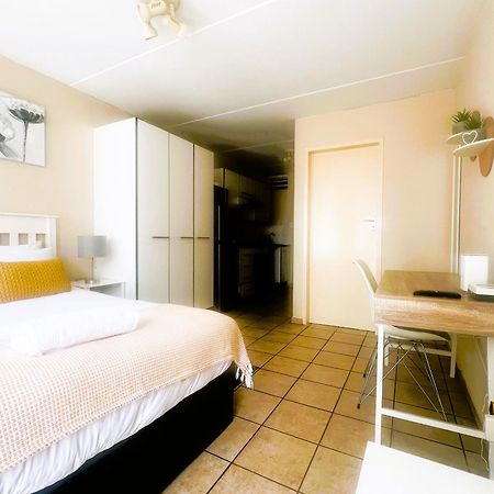 Smart And Cozy Studio With Netflix And Showmax Pretoria-Noord 外观 照片
