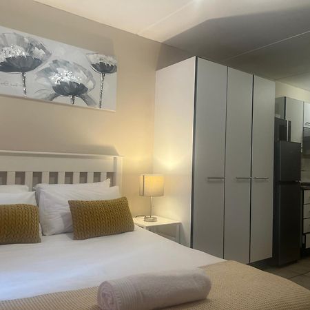 Smart And Cozy Studio With Netflix And Showmax Pretoria-Noord 外观 照片